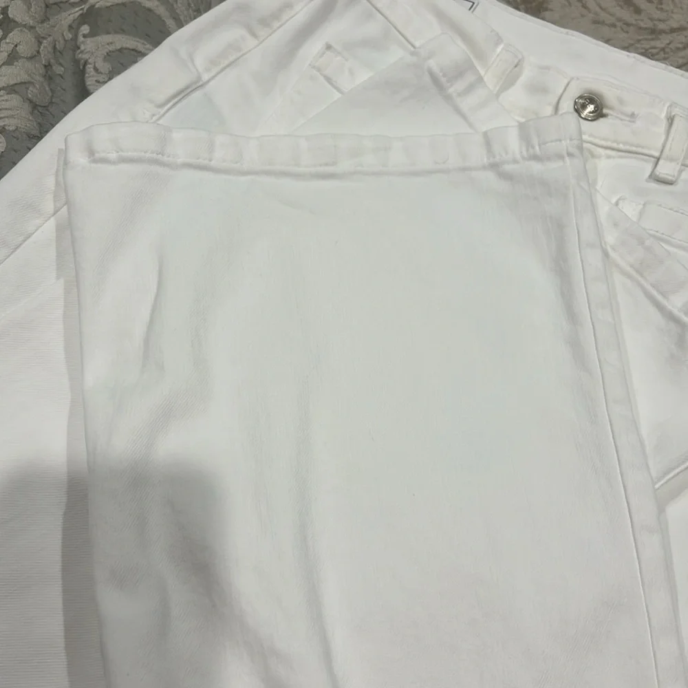 Stylish White Flared Jeans - Picture 6 of 6